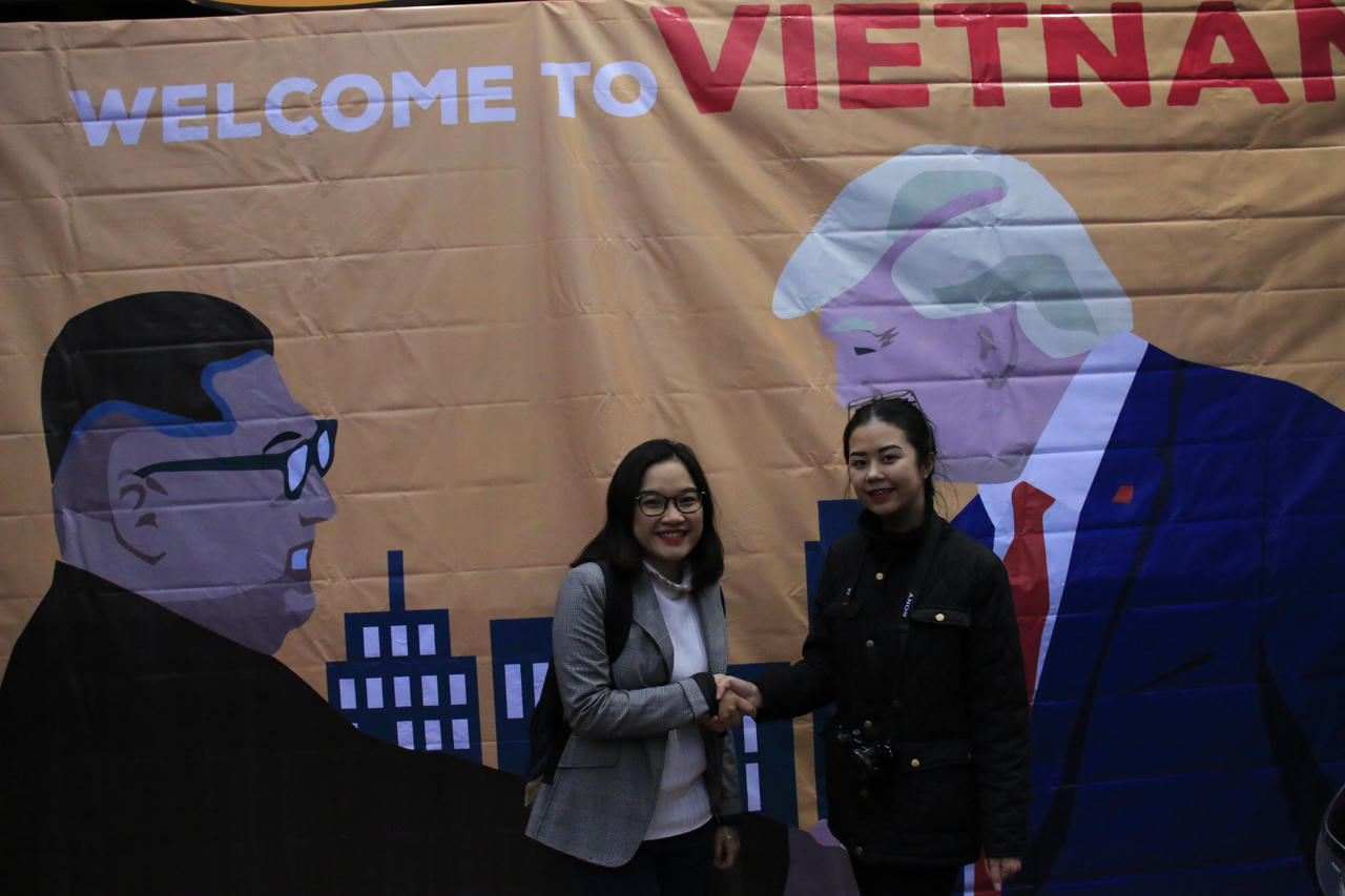 Hình ảnh lay động lòng du khách của người Việt dịp Thượng đỉnh Triều - Mỹ